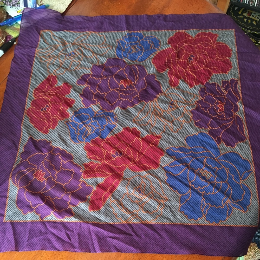 Italian polyester scarf by St. Michael’s - Picture 4 of 4